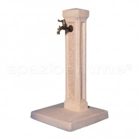 Fontana da giardino Eva bocciardato rosa